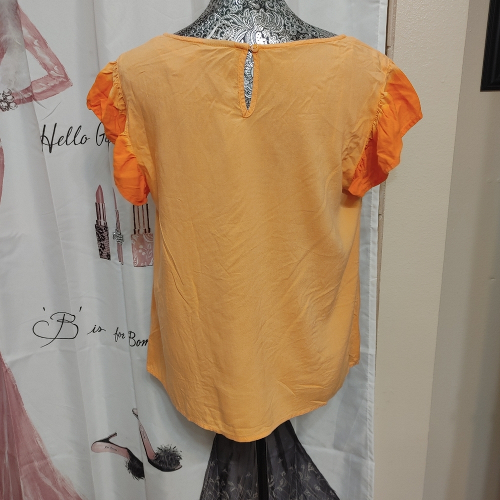ANA Large Ruffle Front Top - Picture 2 of 3